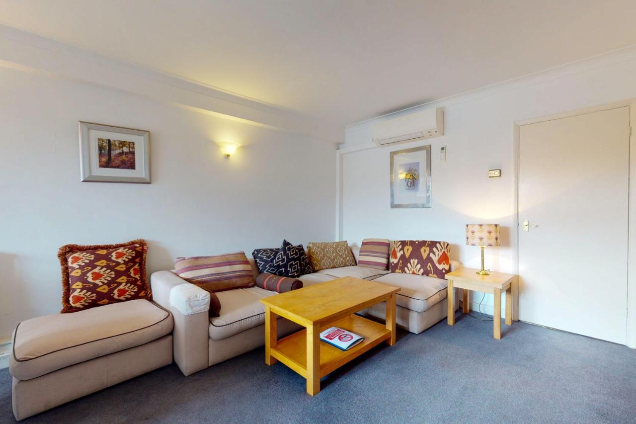 Hertford Court London Bagian luar foto
