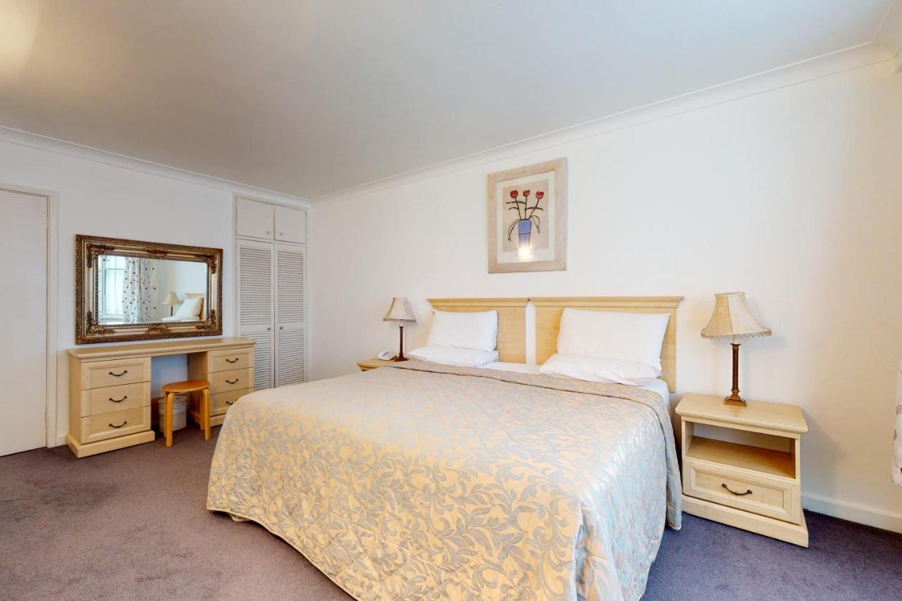 Hertford Court London Bagian luar foto