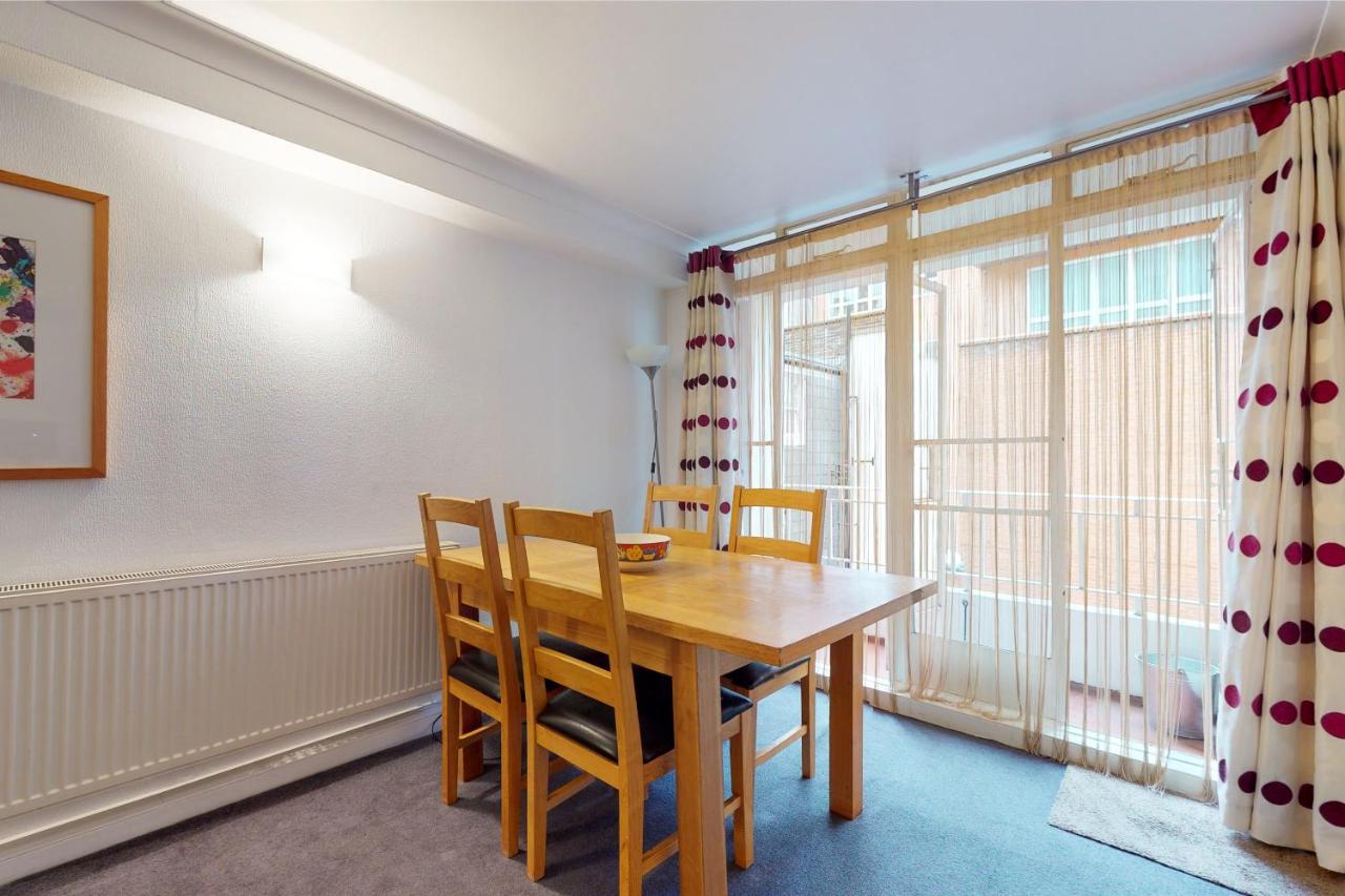 Hertford Court London Bagian luar foto