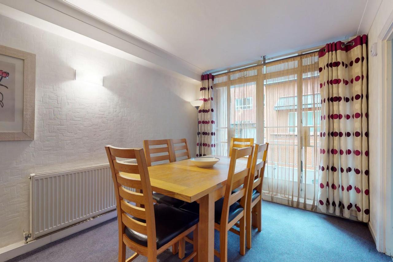 Hertford Court London Bagian luar foto