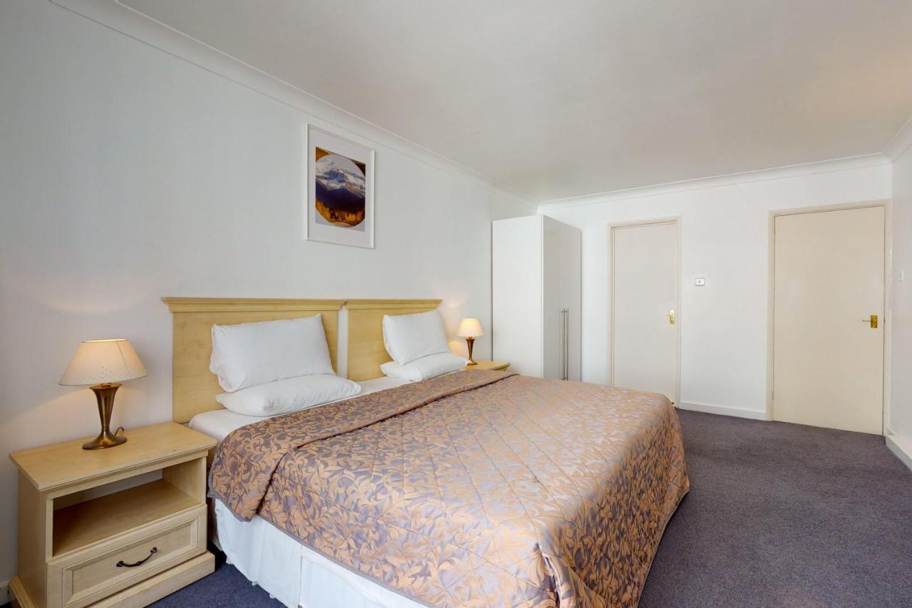 Hertford Court London Bagian luar foto