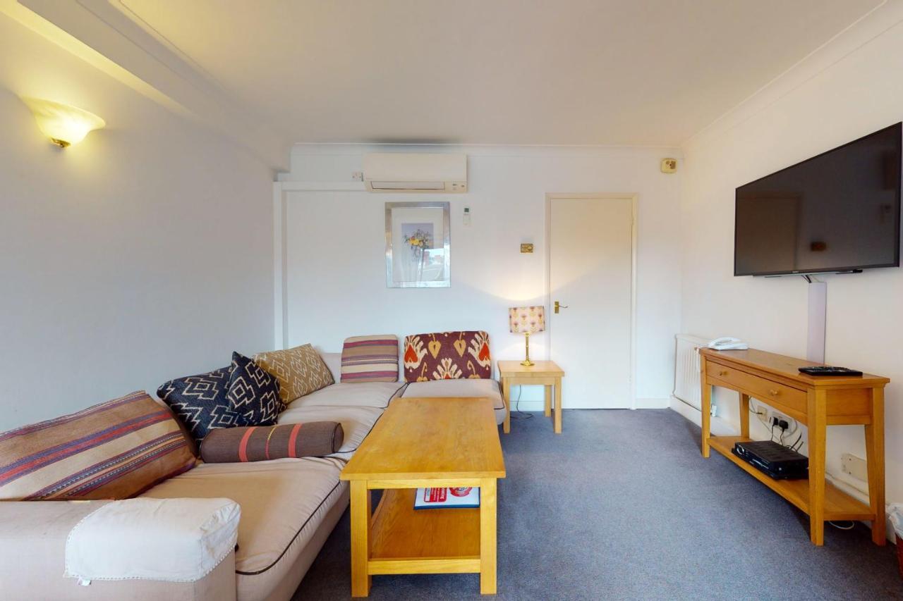 Hertford Court London Bagian luar foto