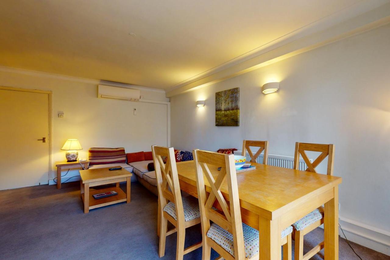 Hertford Court London Bagian luar foto