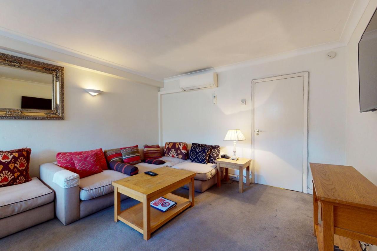 Hertford Court London Bagian luar foto