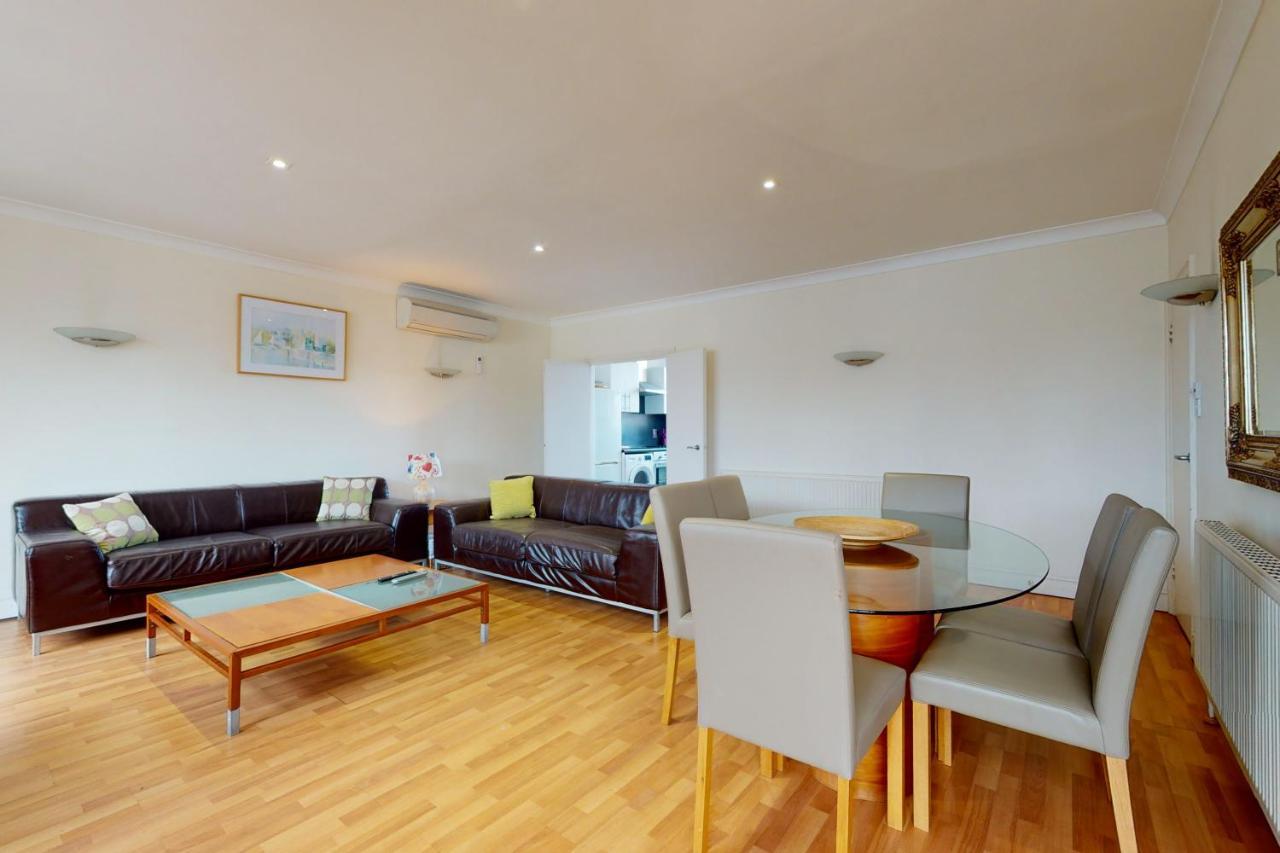 Hertford Court London Bagian luar foto